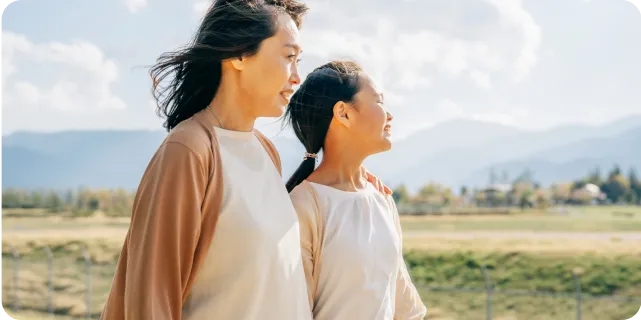 親子が明るい未来へと向かう